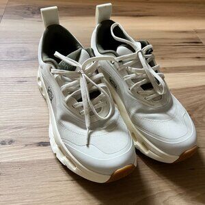 On Running Cloudtilt 2. Like New Excellent Condition. Womens 7.